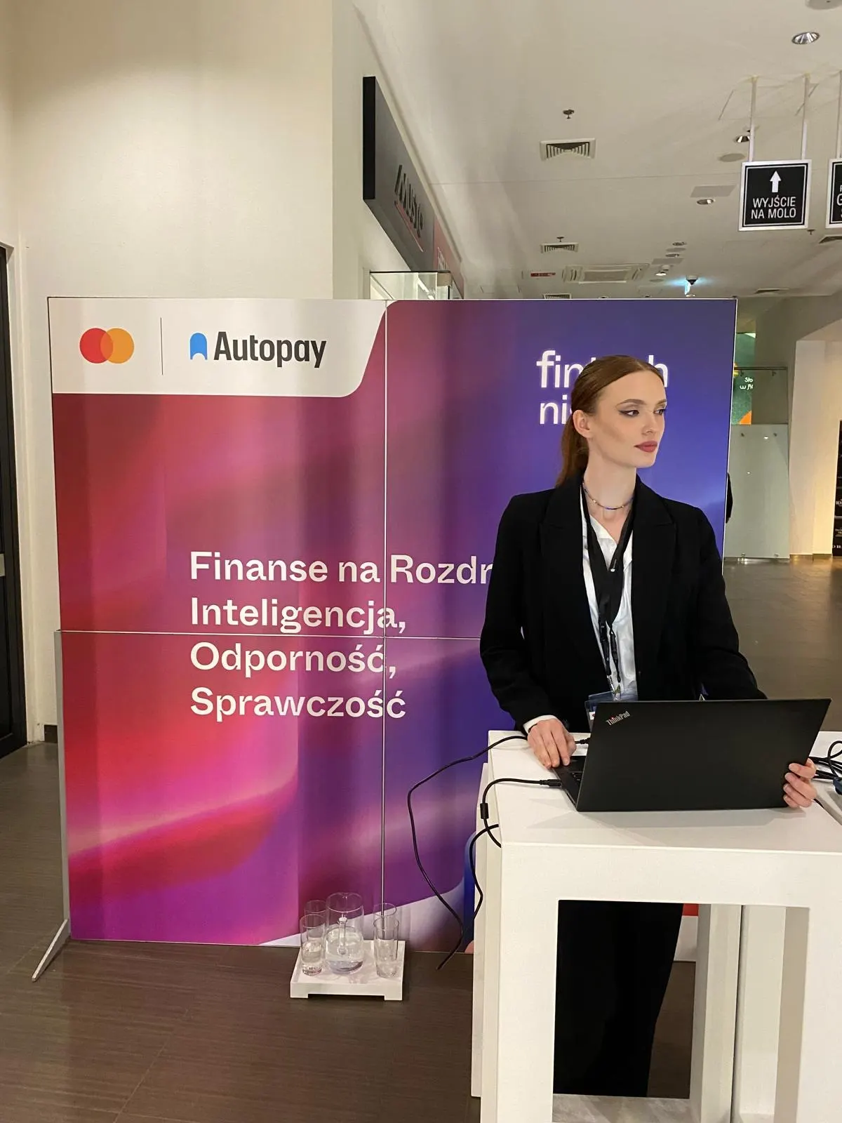 Zofia Tarłowska przy stoisku Autopay